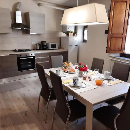 Palazzo Colombini Apartment ลุคคา ภายนอก รูปภาพ