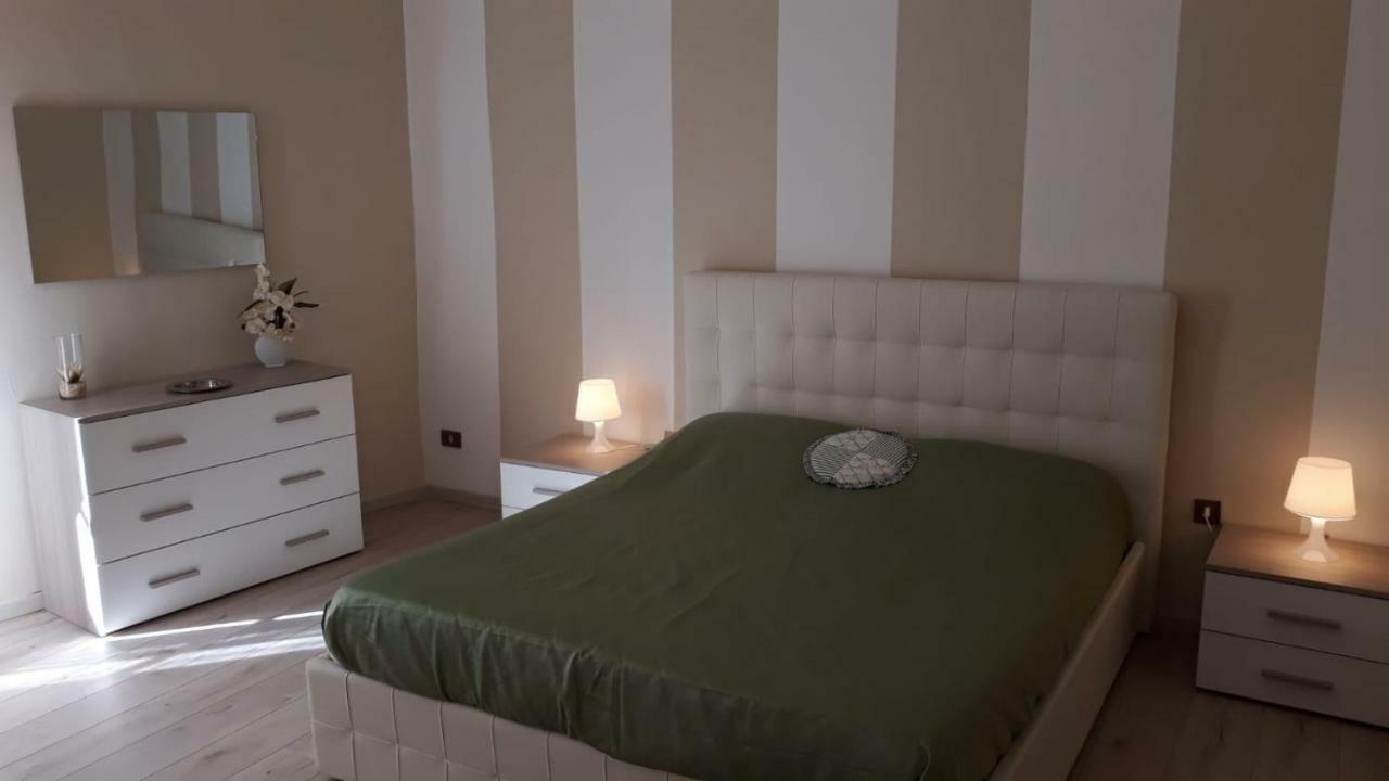 Palazzo Colombini Apartment ลุคคา ภายนอก รูปภาพ