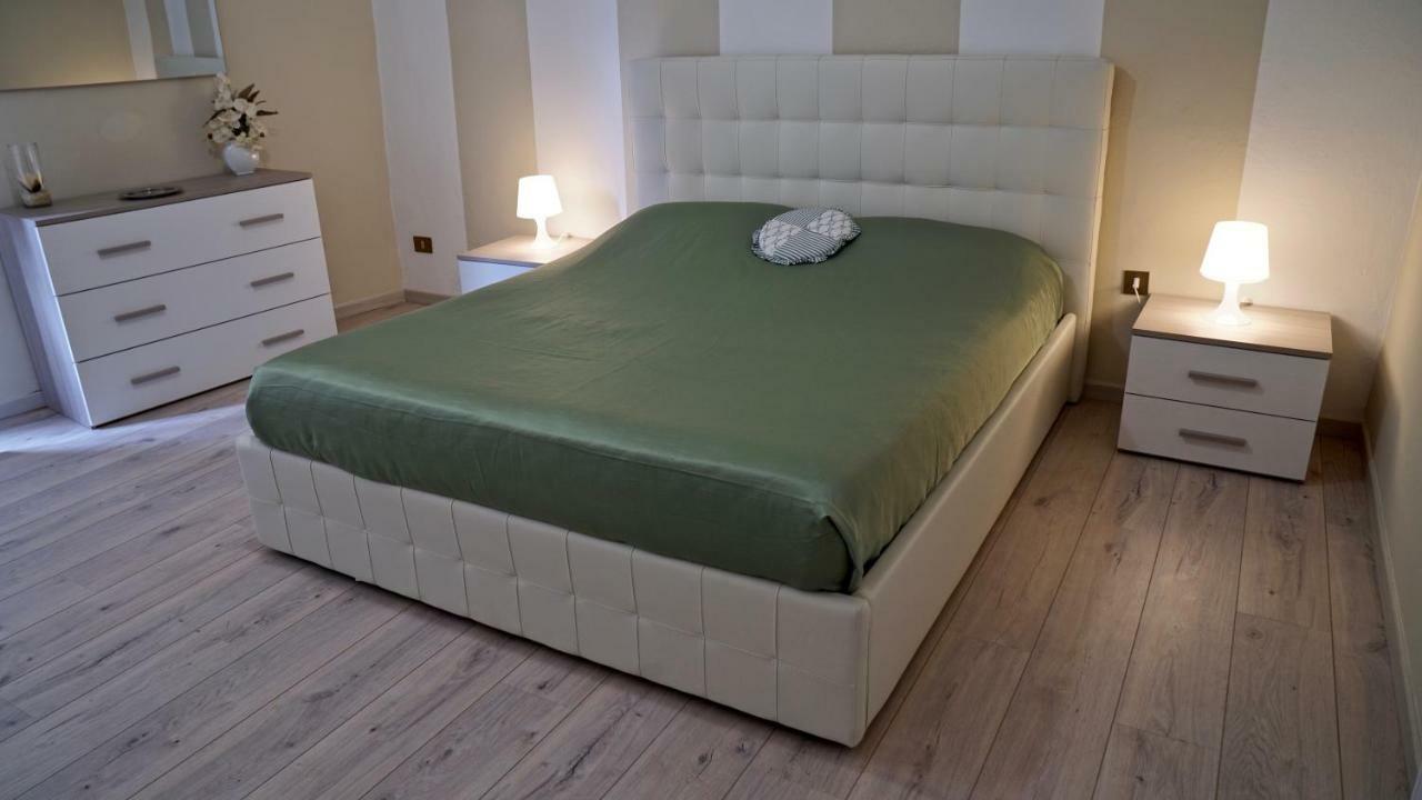 Palazzo Colombini Apartment ลุคคา ภายนอก รูปภาพ